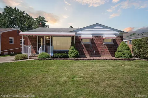 7840 Margaret St, Taylor, MI 48180