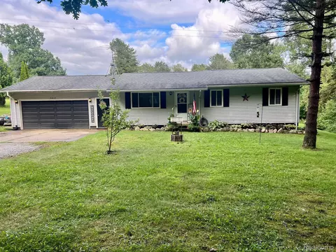 2614 Long Lake Rd, Arcadia, MI 48446