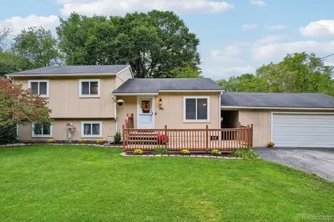 895 N Conklin Rd, Orion, MI 48362