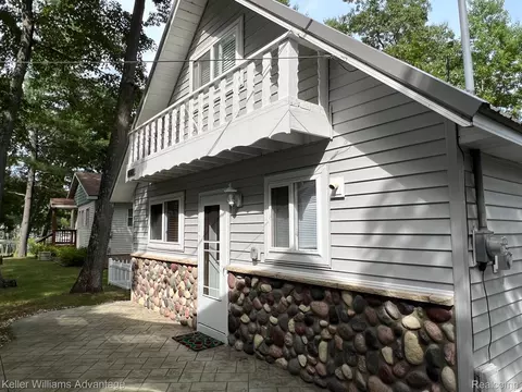 2090 Timber Trl, Plainfield, MI 48748