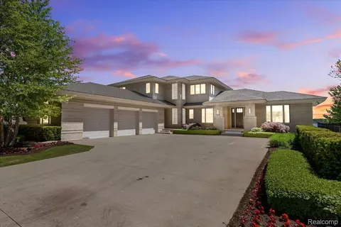 5400 Sharp Dr, Genoa, MI 48843