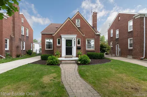 13142 Sycamore St, Southgate, MI 48195