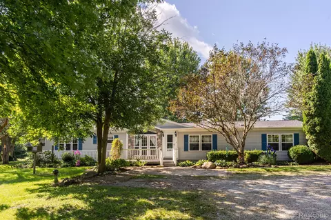 6064 Old State Rd, North Branch, MI 48461