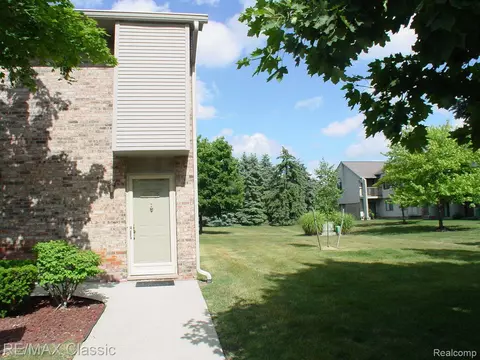 42776 Lilley Pointe Dr #171, Canton, MI 48187