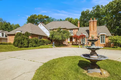 7900 Holcomb Rd, Independence, MI 48348