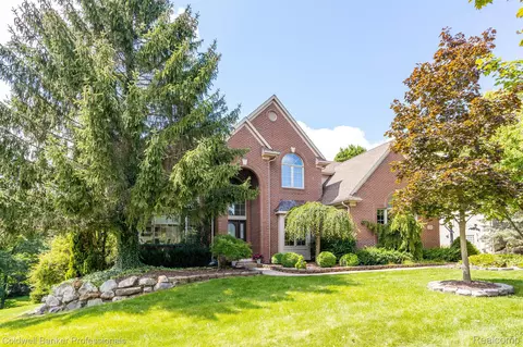 16526 Brooklane Blvd, Northville, MI 48168