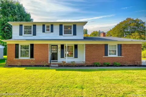 15761 Riverside St, Livonia, MI 48154