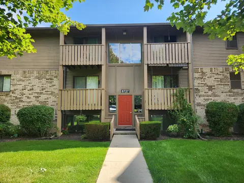 8727 Candlewood Trl #10, Brighton, MI 48116