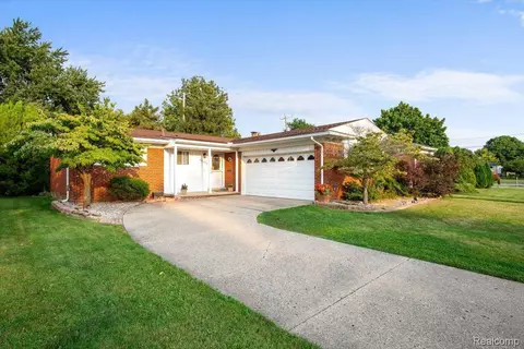 28024 Malvina Dr, Warren, MI 48088