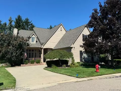 4572 Villa France Dr, Genoa, MI 48116