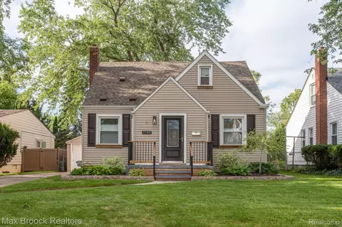 2182 Cambridge Rd, Berkley, MI 48072