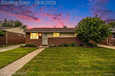 17817 Summer Ln S, Fraser, MI 48026