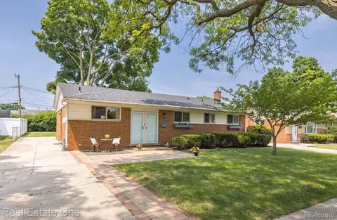 14647 Blue Skies St, Livonia, MI 48154
