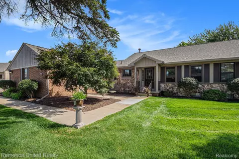 12116 Shenandoah Dr 3 142 Dr #3, Green Oak, MI 48178