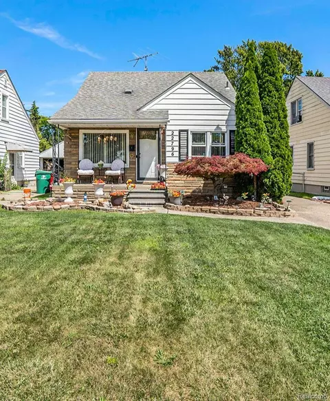 22796 Roxana Ave, Eastpointe, MI 48021