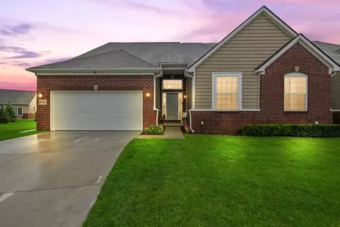 48401 Long Island Dr, Macomb, MI 48042