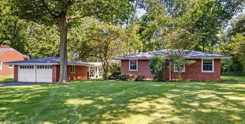 9044 Bellevue Rd, Grosse Ile, MI 48138