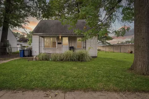 38 E Brockton Ave, Madison Heights, MI 48071