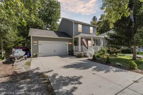 241 N National St, Howell, MI 48843
