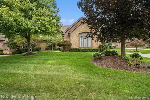 28797 Hidden Trl, Farmington Hills, MI 48331
