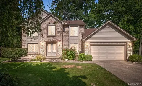 18787 Shrewsbury Dr, Livonia, MI 48152