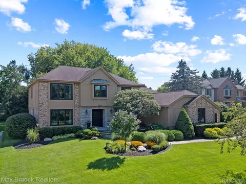 566 Reynard Crt Ct, Bloomfield Hills, MI 48304