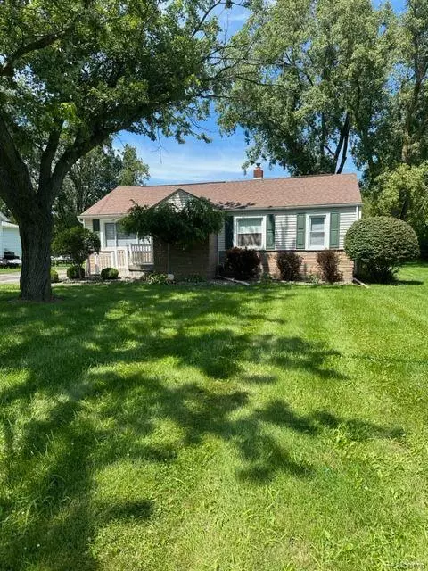 4181 Lippincott Blvd, Burton, MI 48519