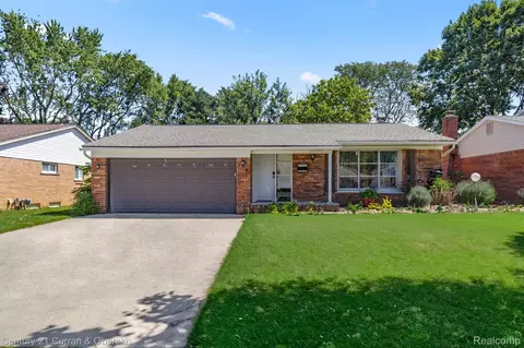 15652 Fitzgerald St, Livonia, MI 48154