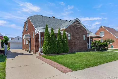 5453 Chase Rd, Dearborn, MI 48126