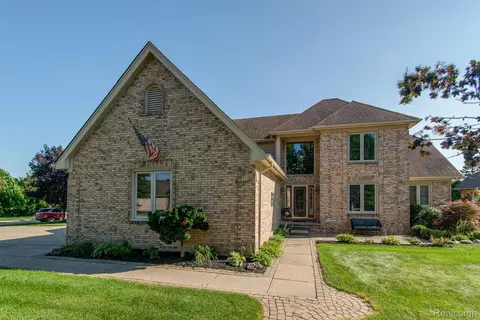 18234 Denali Dr, Macomb, MI 48042
