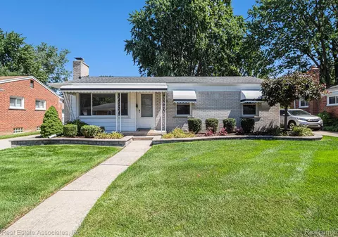 9330 Woodring St, Livonia, MI 48150