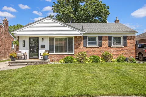 22569 Kipling St, Saint Clair Shores, MI 48080