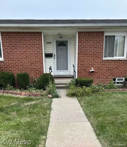 8755 Sterling St, Center Line, MI 48015