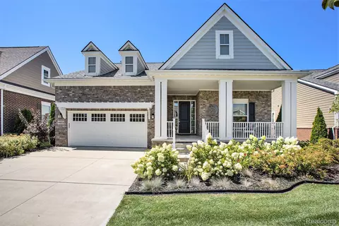 49914 Harding St, Canton, MI 48188