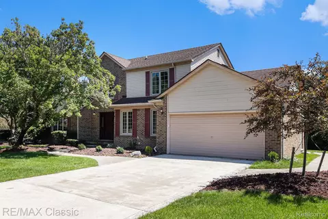 24904 Sutherland Dr, Novi, MI 48374