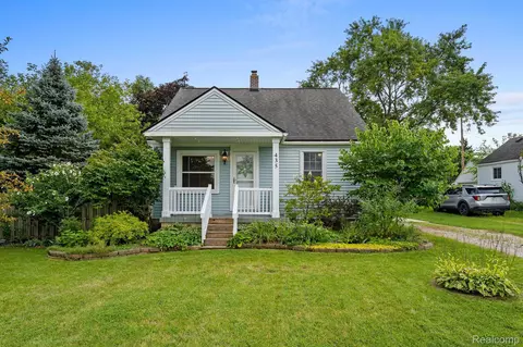 435 W Livingston Rd, Highland, MI 48357