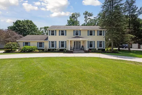 6182 Oak Valley Dr, Whitmore Lake, MI 48189