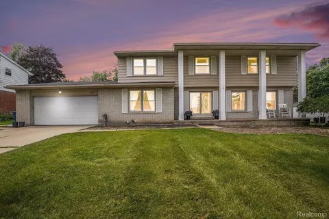 437 Thomas Ln, Grand Blanc, MI 48439