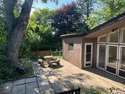 2194 Sunnycrest Dr, West Bloomfield, MI 48323