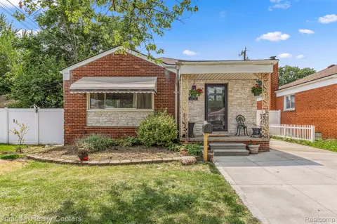 1523 Russell Ave, Lincoln Park, MI 48146