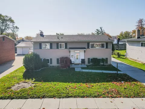 2842 Serra Dr, Sterling Heights, MI 48310