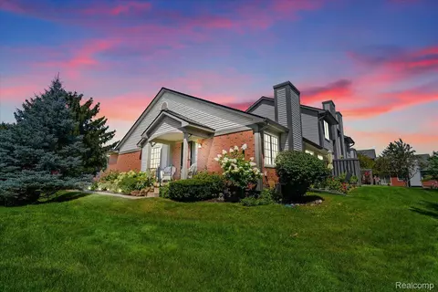 456 Winwood Cir, Walled Lake, MI 48390