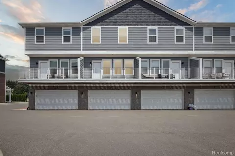 2941 Square Lake Crt Ct, Troy, MI 48085