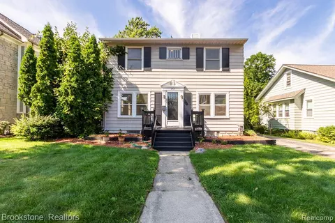 147 Highland Ave, Rochester, MI 48307