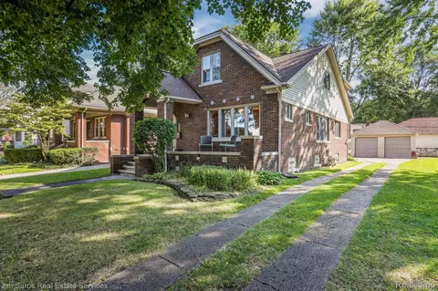 886 Notre Dame St, Grosse Pointe, MI 48230