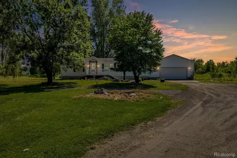 910 E Mcarthur St, Corunna, MI 48817