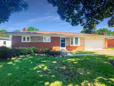 5168 Sparrowood Dr, Waterford, MI 48327