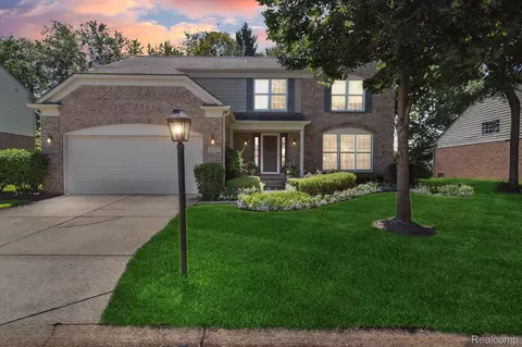 16085 Homestead Cir, Northville, MI 48168