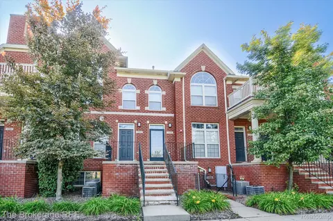 1558 Devon Ln, Troy, MI 48084