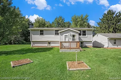 1122 Roberts Dr, Metamora, MI 48455